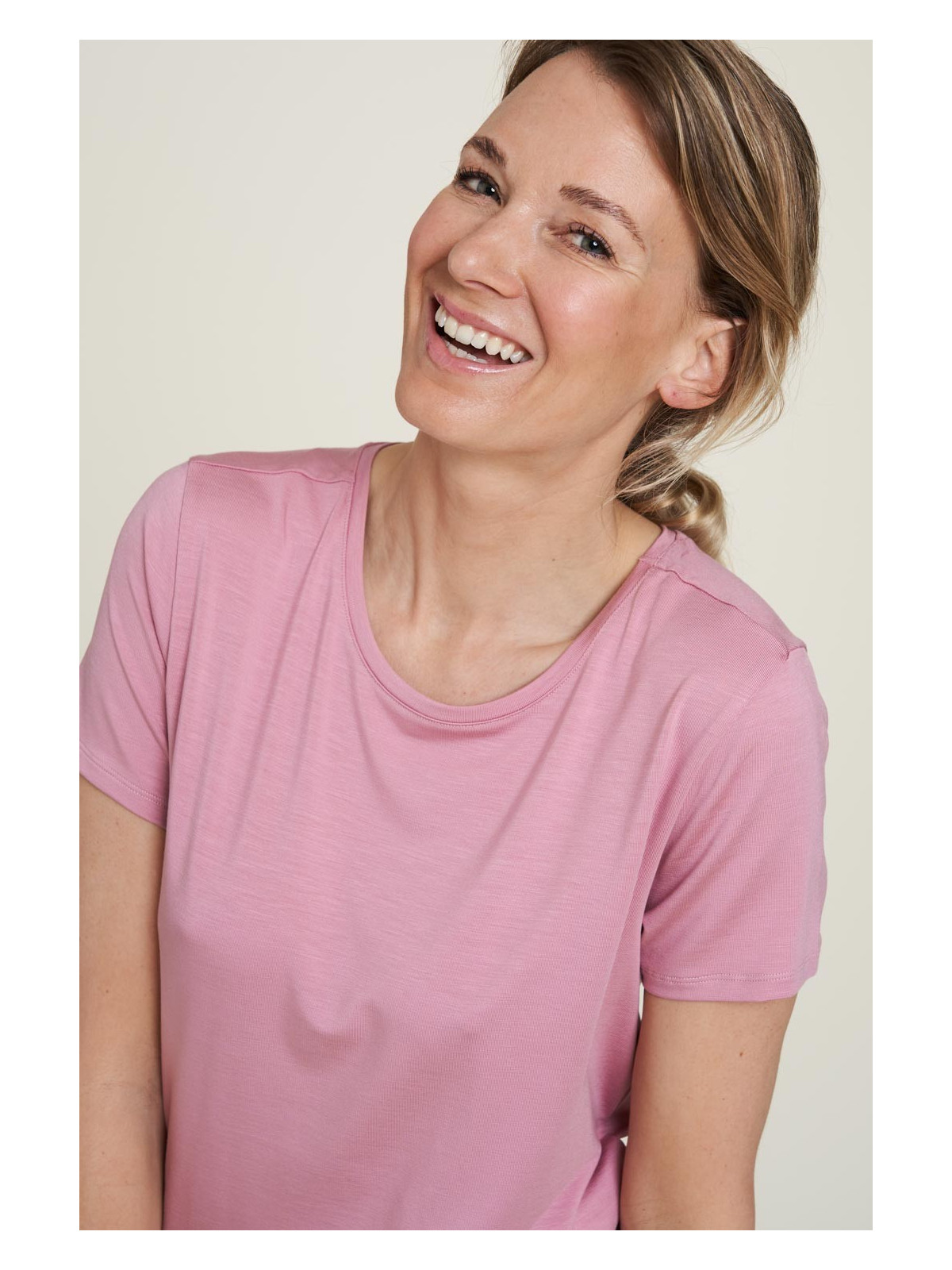 tee-shirt femme col rond manches courtes en tencel rose