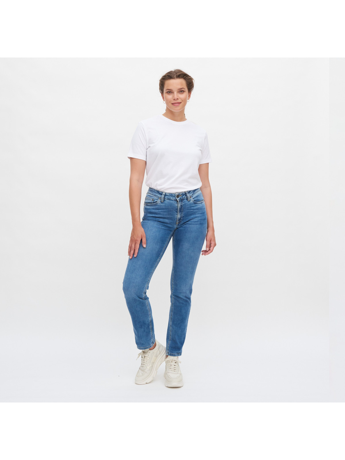 Jeans Coupe Droite Délavé pour Femme en Coton Bio marque Livingcrafts