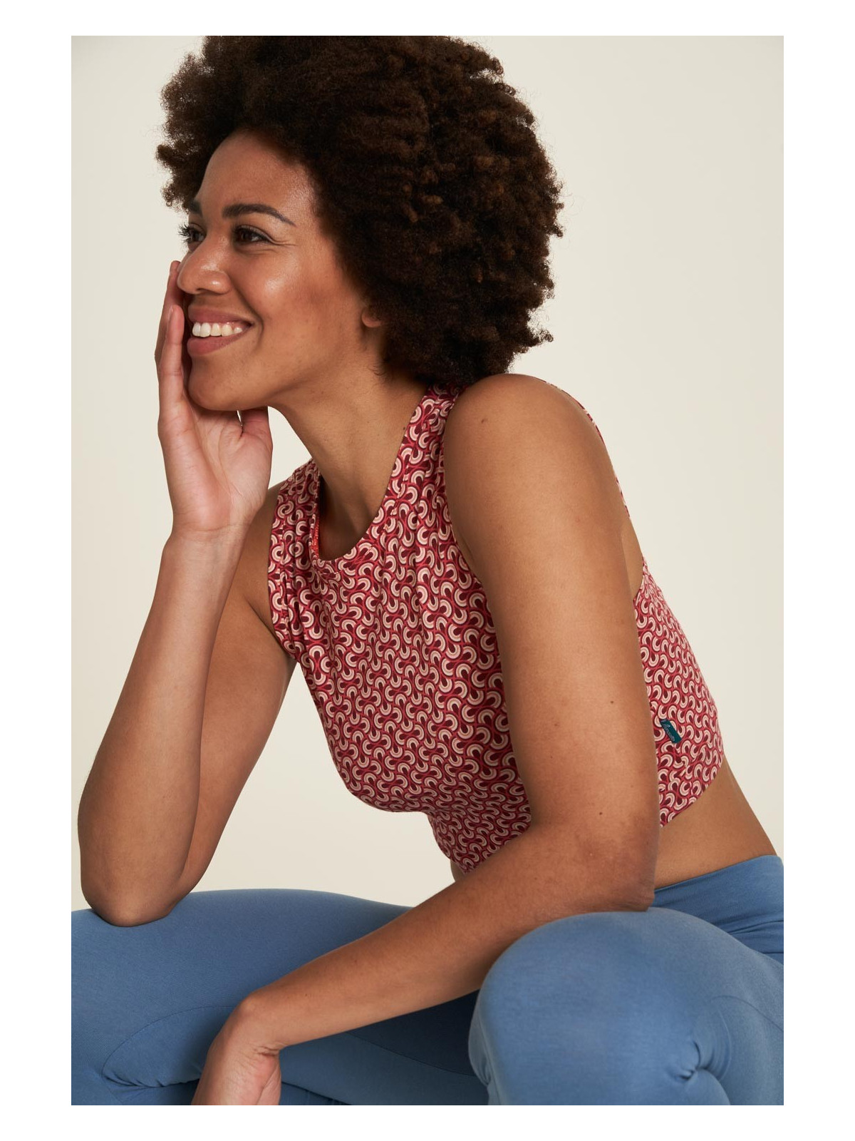 crop top femme imprimé vagues rouges sur fond blanc