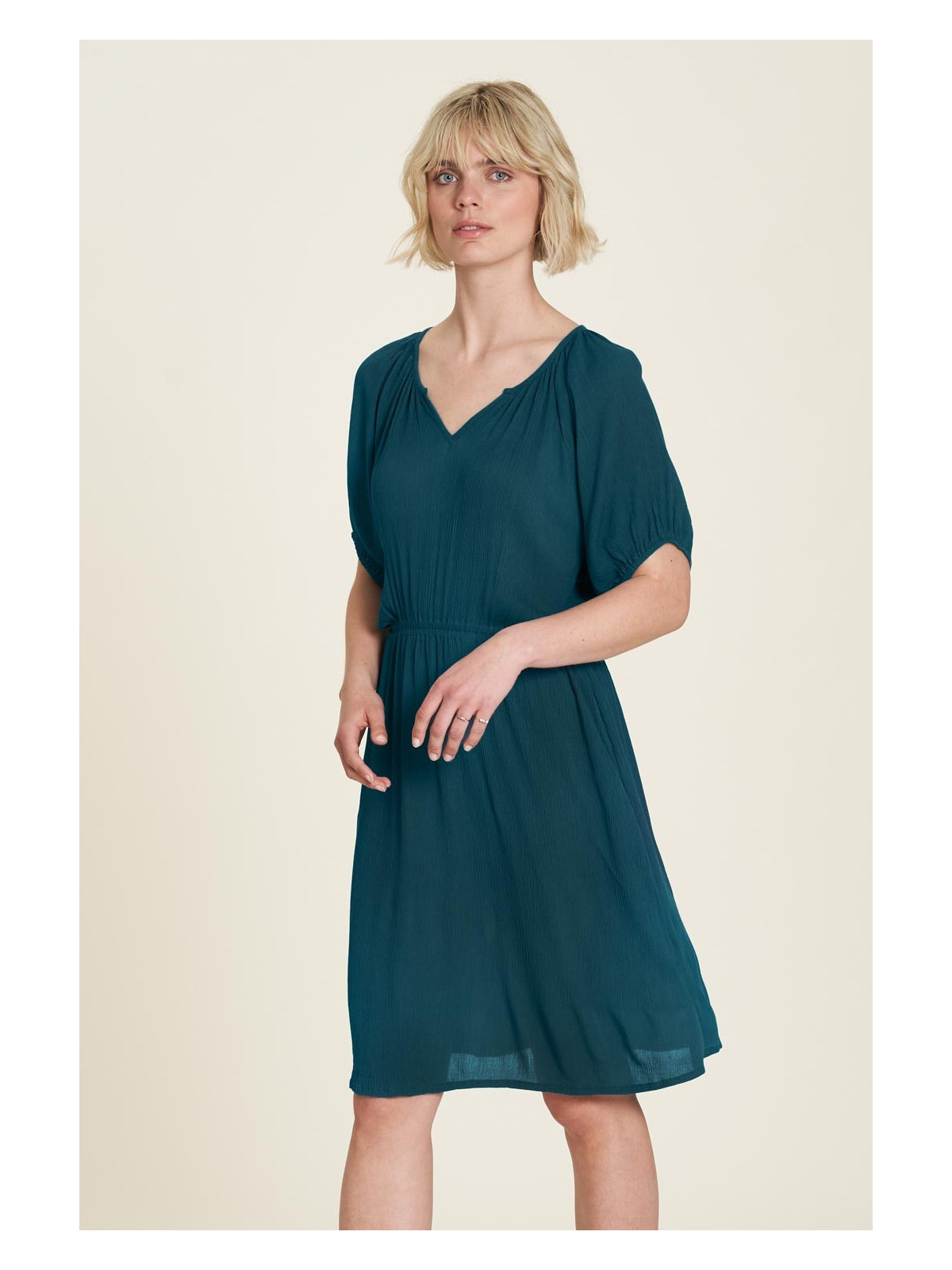 robe femme col v taille marquée tissu fluide et léger bleu bermudes