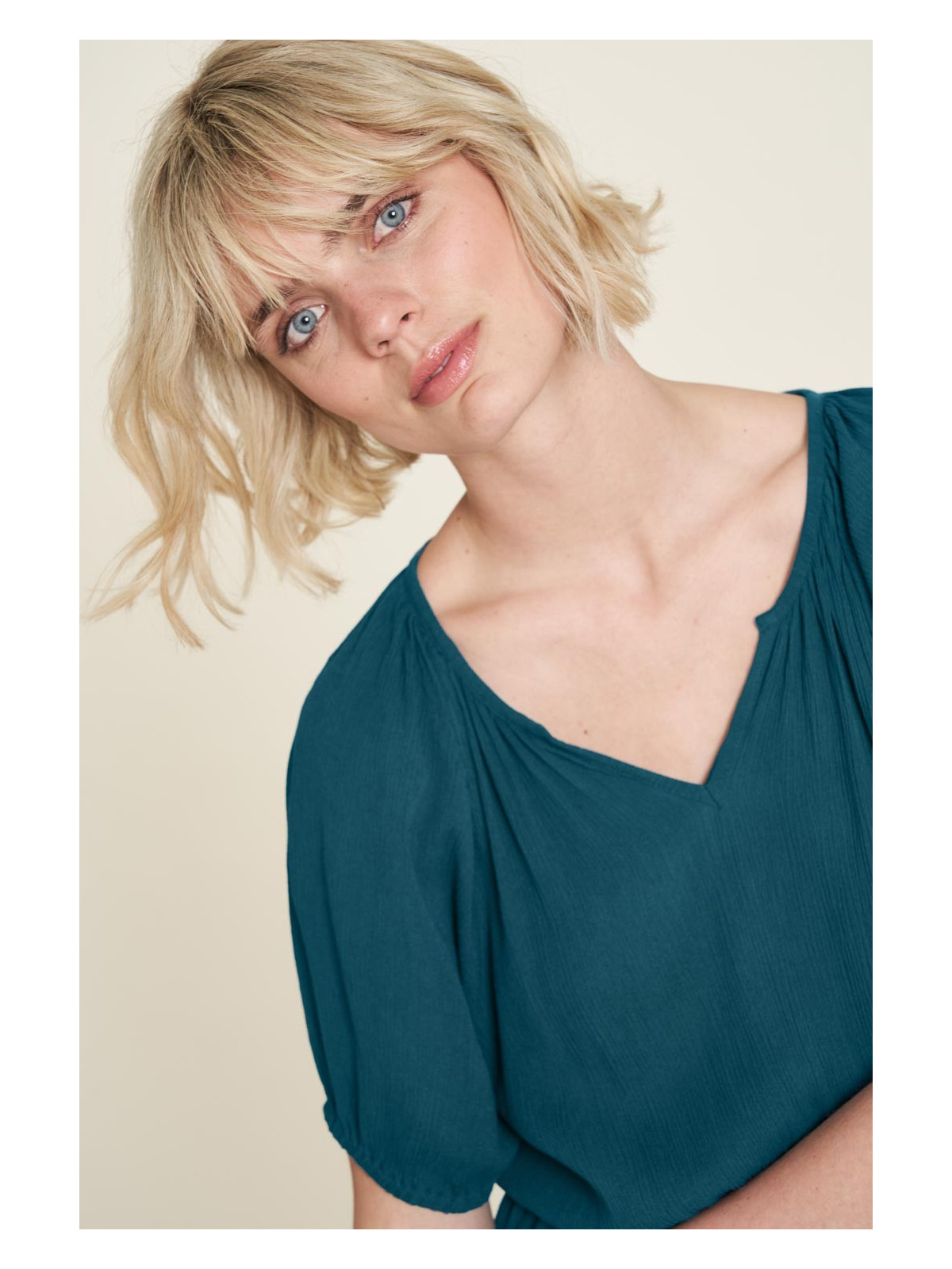 robe femme col v taille marquée tissu fluide et léger bleu bermudes