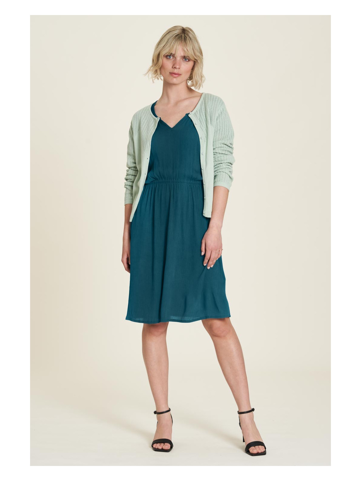 robe femme col v taille marquée tissu fluide et léger bleu bermudes