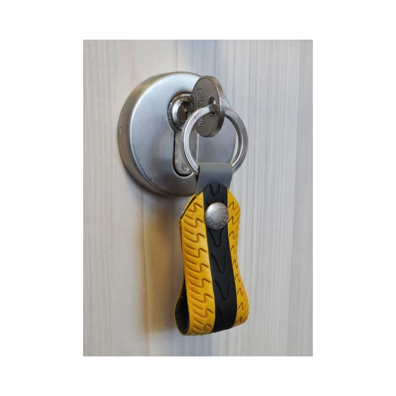 porte-clé jaune en pneu de vélo