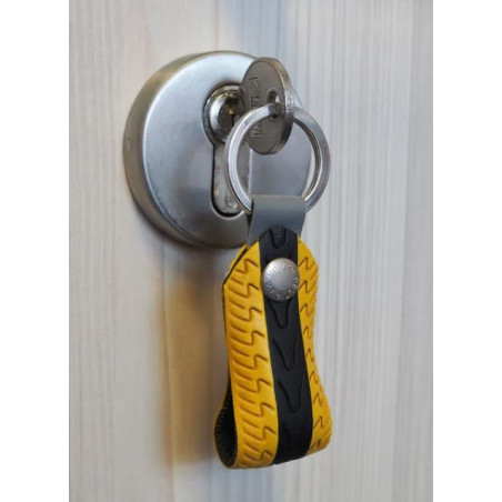 porte-clé jaune en pneu de vélo