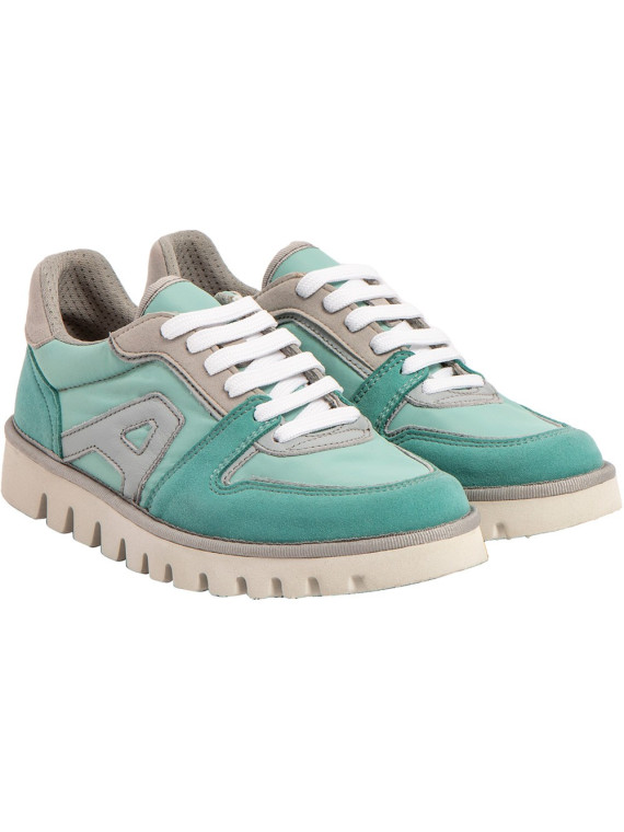 baskets avec semelles épaisses crantées, 2 tons de vert clair, A sur le côté