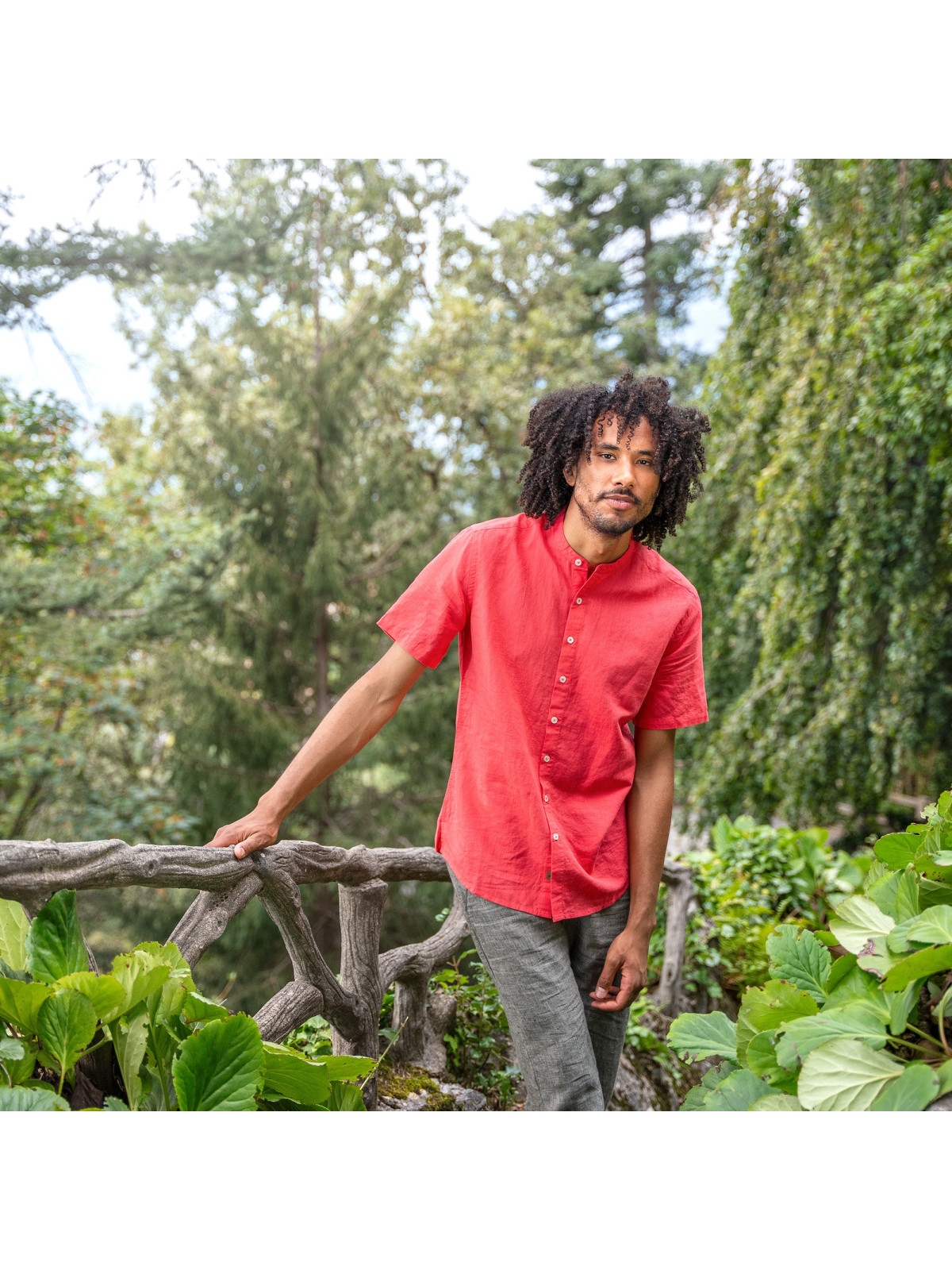 chemise manches courtes homme couleur laurier rose col mao sans poche