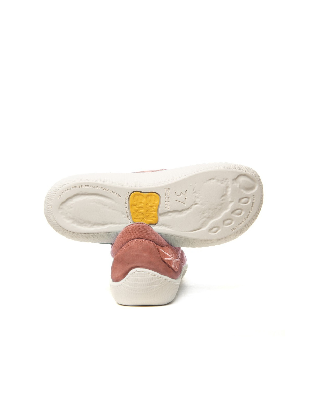 baskets en toile couleur brique semelles blanches