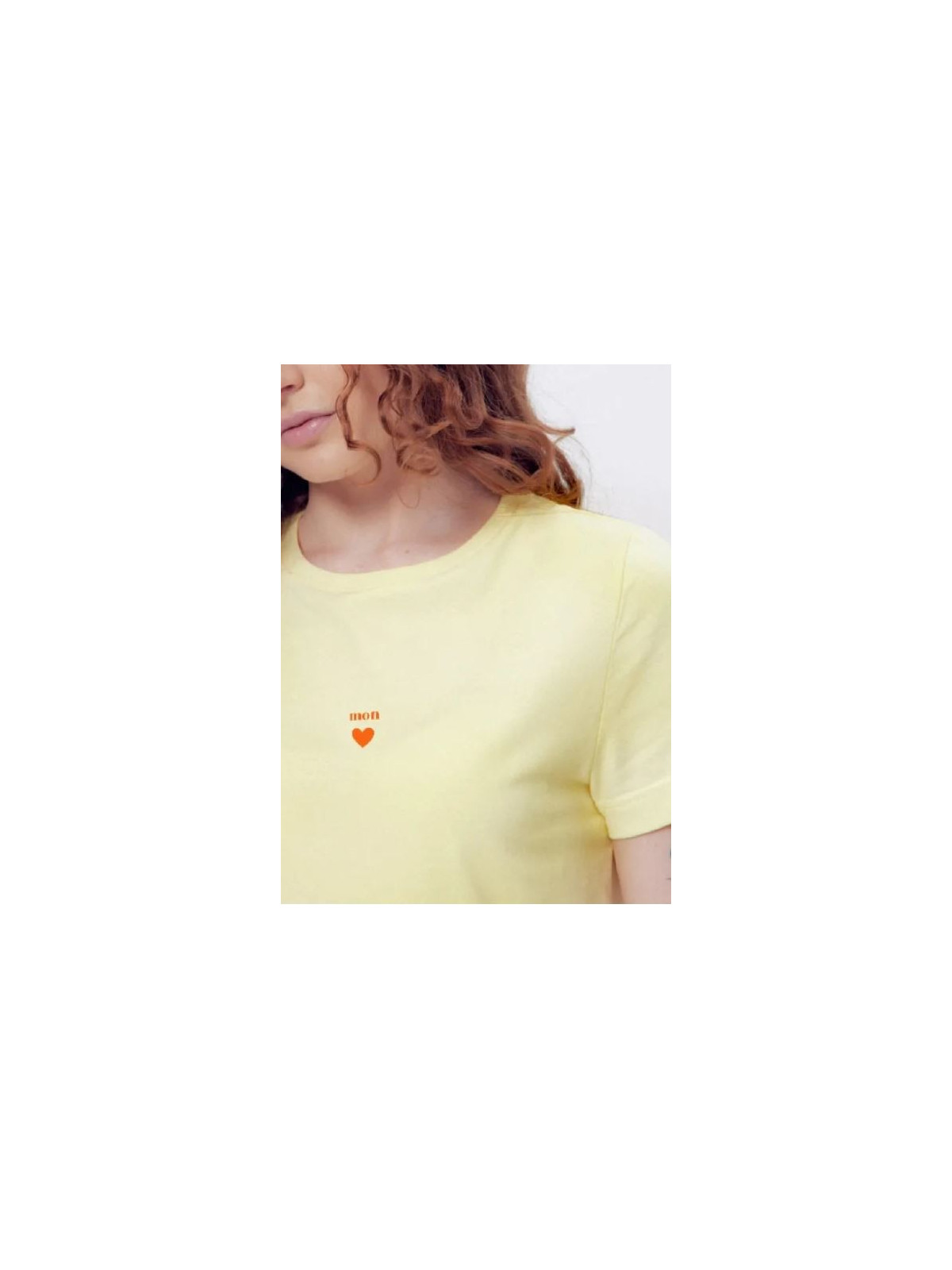 tee-shirt femme jaune pas tel avec coeur orange au centre et écrit "mon coeur"