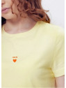tee-shirt femme jaune pas tel avec coeur orange au centre et écrit "mon coeur"