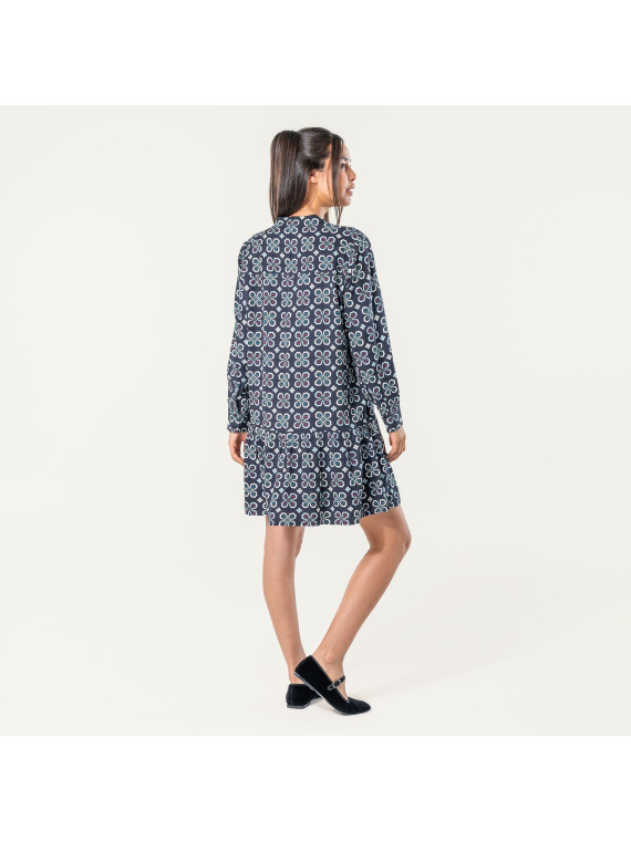 robe femme courte motifs fleurs sur fond marine
