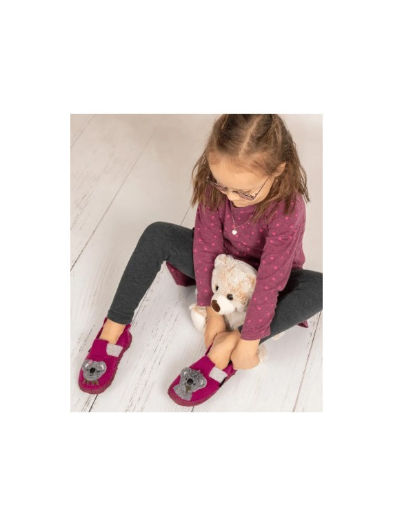 chaussons enfants fuschia avec décor koala sur le dessus