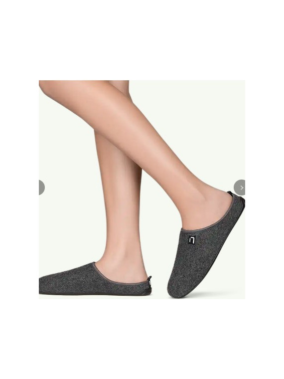 mules en laine noires avec semelles noires