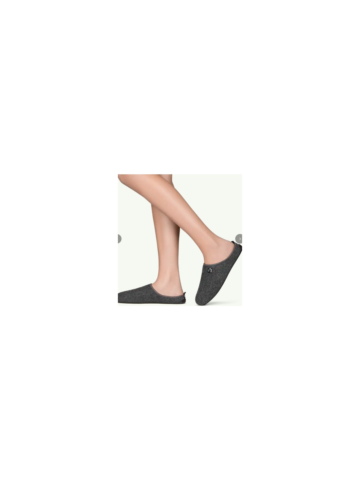 mules en laine noires avec semelles noires