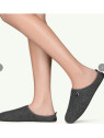 mules en laine noires avec semelles noires