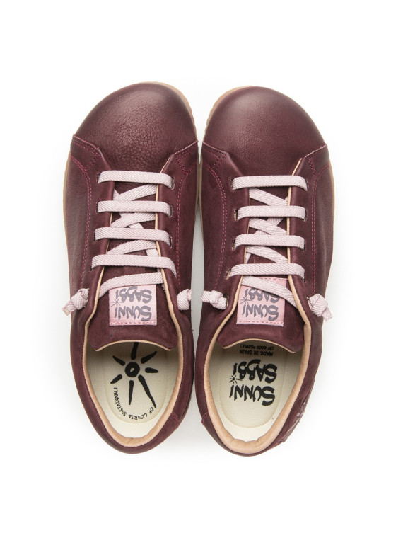 chaussures en cuir aubergine lacets élastiques soleil sur le côté