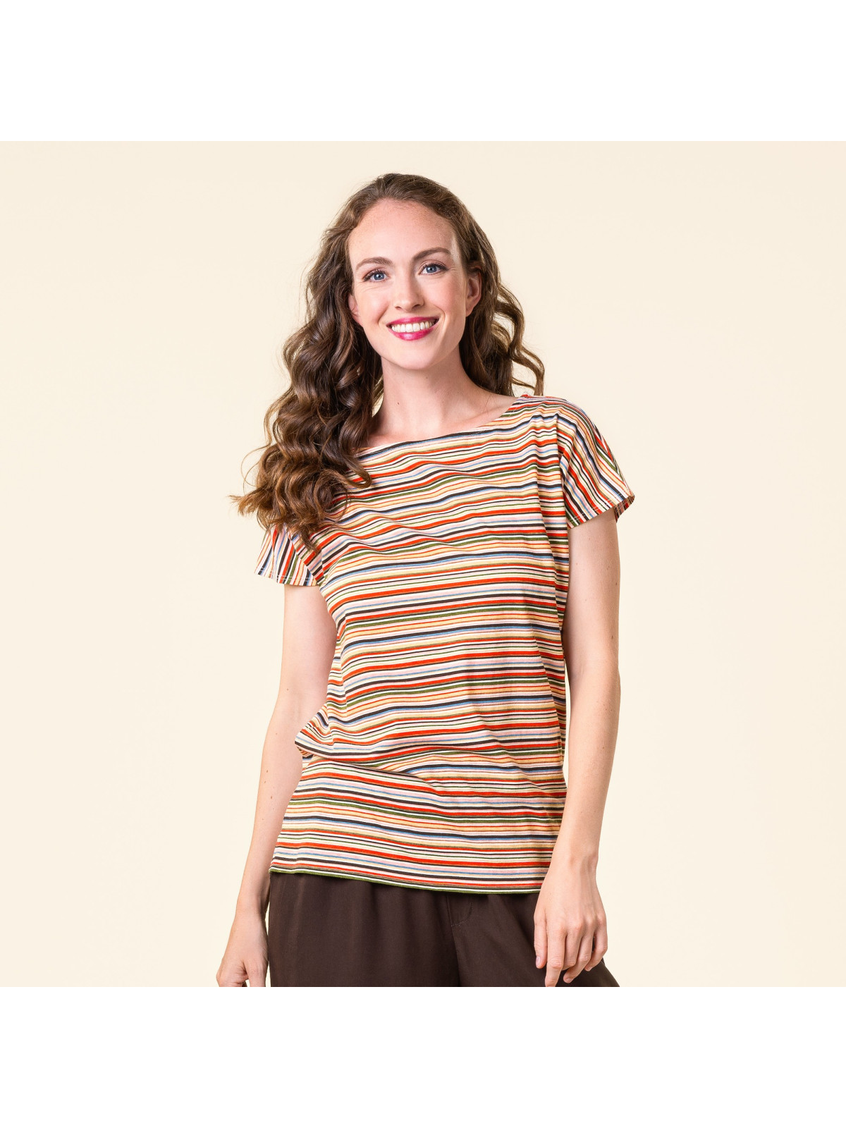 t-shirt col bateau rayé rouge vert bleu et écru