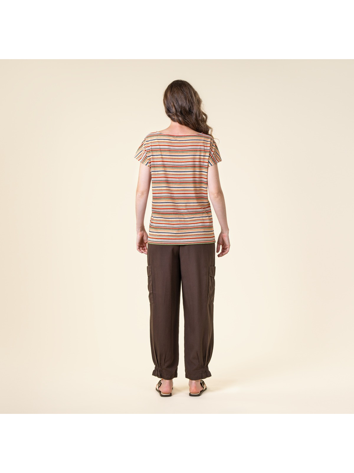 t-shirt col bateau rayé rouge vert bleu et écru