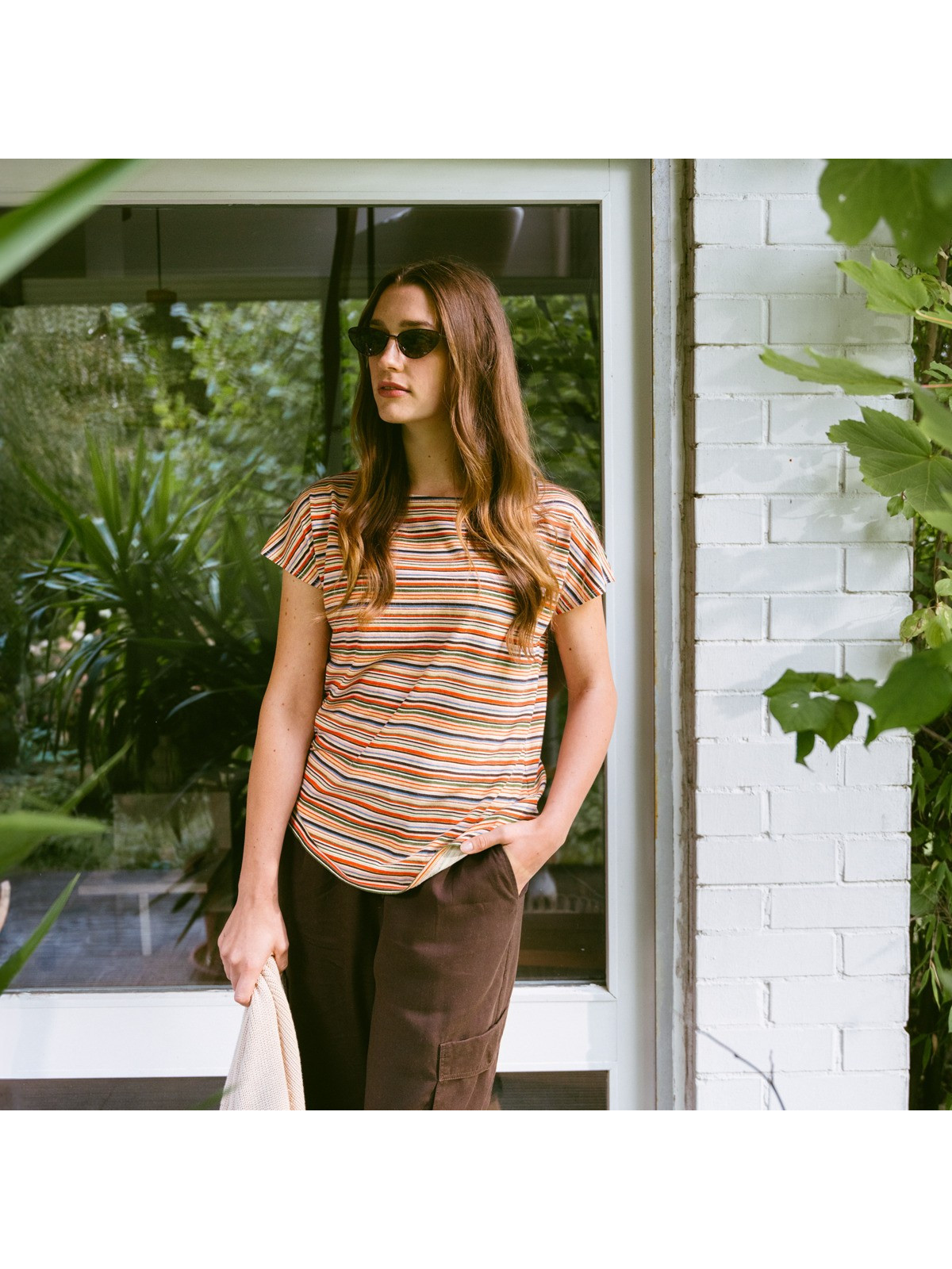 t-shirt col bateau rayé rouge vert bleu et écru