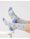 chaussettes femme grises avec vélos bleus