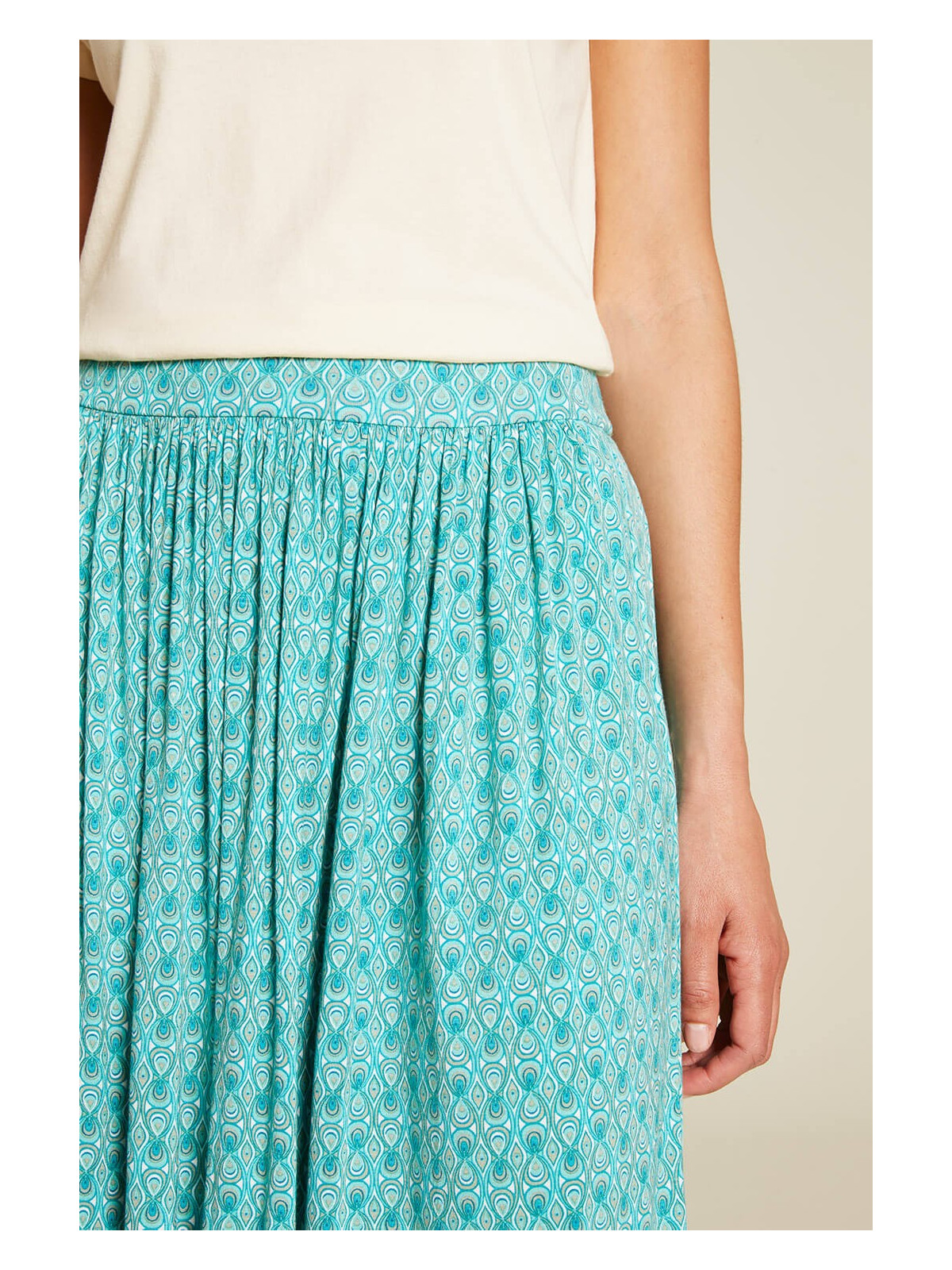 jupe longueur sous le genou bleu turquoise avec petits motifs