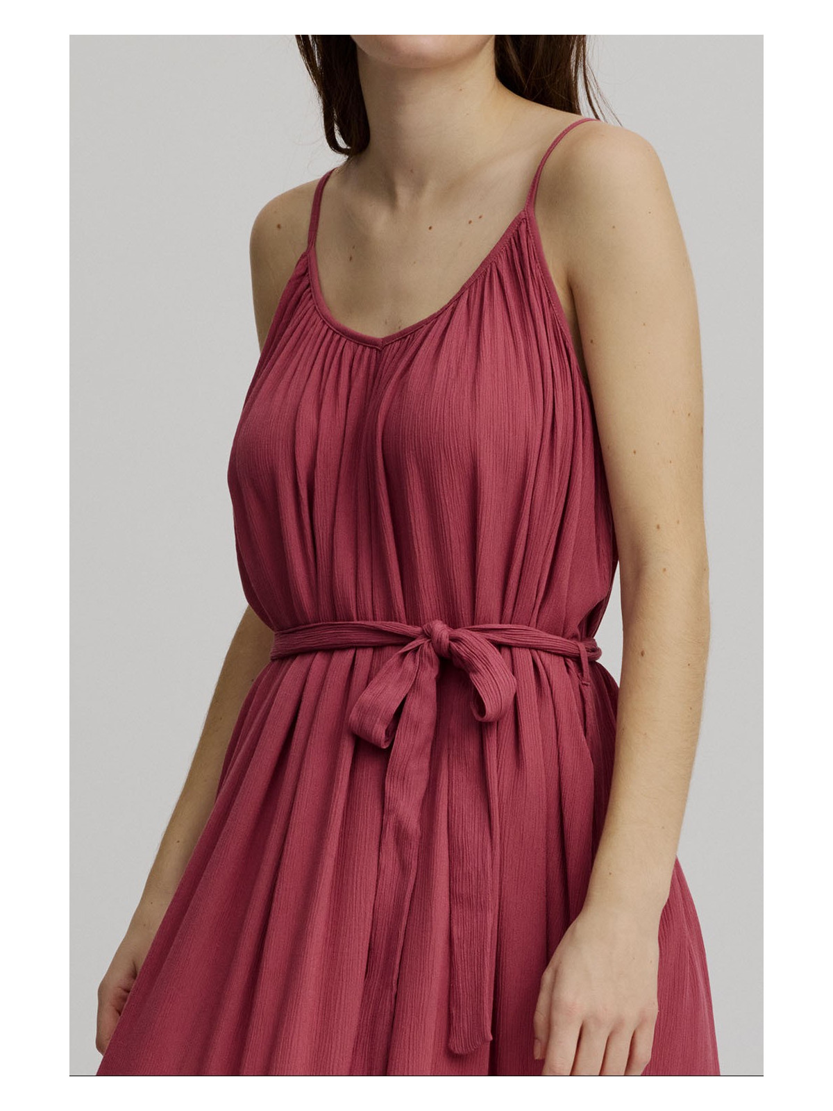 robe à bretelles très légère avec ceinture rose lie de vin