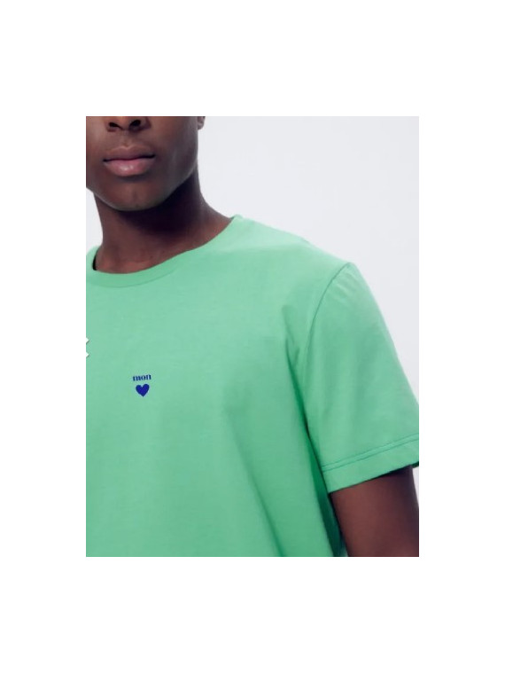tee-shirt homme col rond vert avec coeur bleu au centre