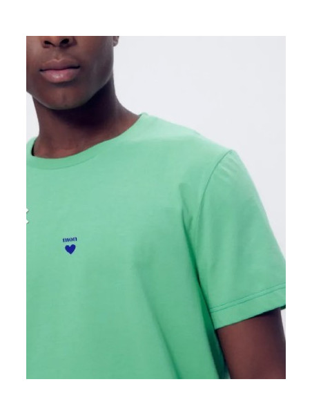 tee-shirt homme col rond vert avec coeur bleu au centre