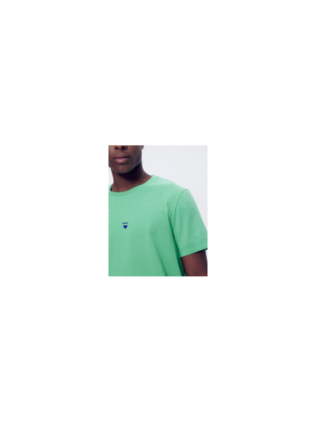 tee-shirt homme col rond vert avec coeur bleu au centre