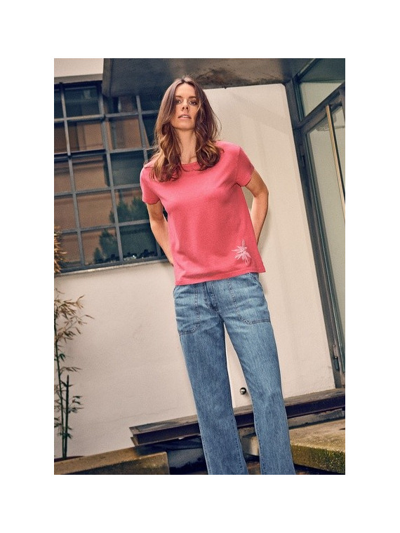 tee-shirt femme rose magnolia col rond imprimé feuille de chanvre en bas à gauche