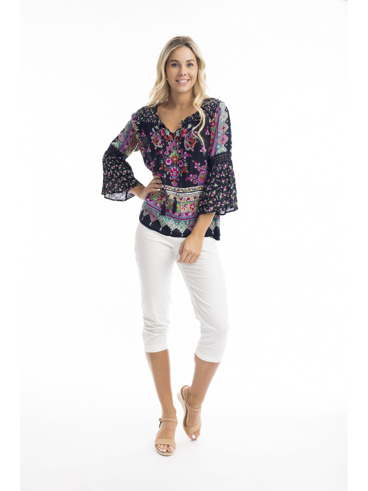 tunique femme imprimé fleurs sur fond noir