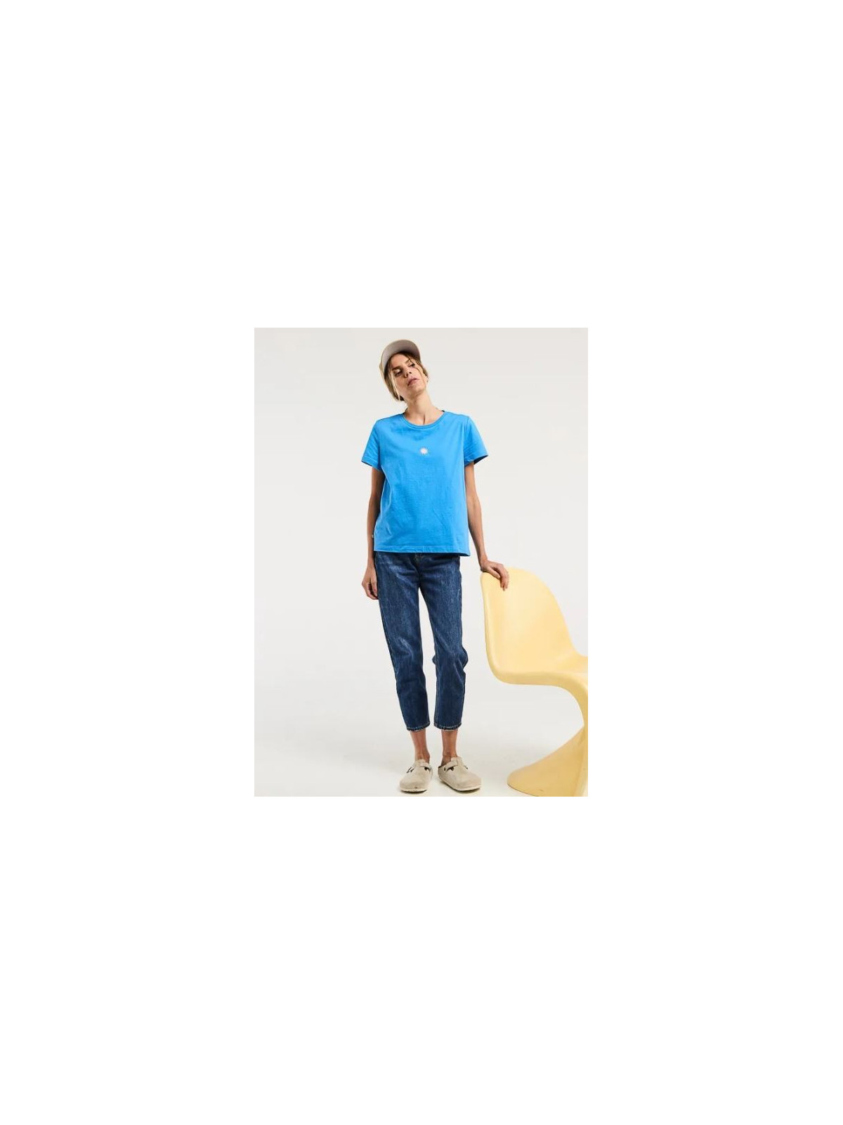 tee-shirt femme bleu avec broderie soleil