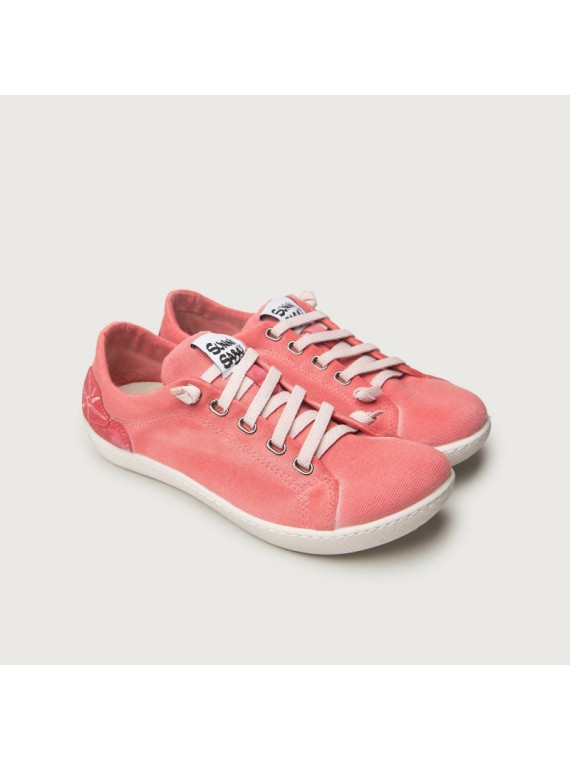 baskets larges en coton couleur rouge aspect délavé semelles blanches