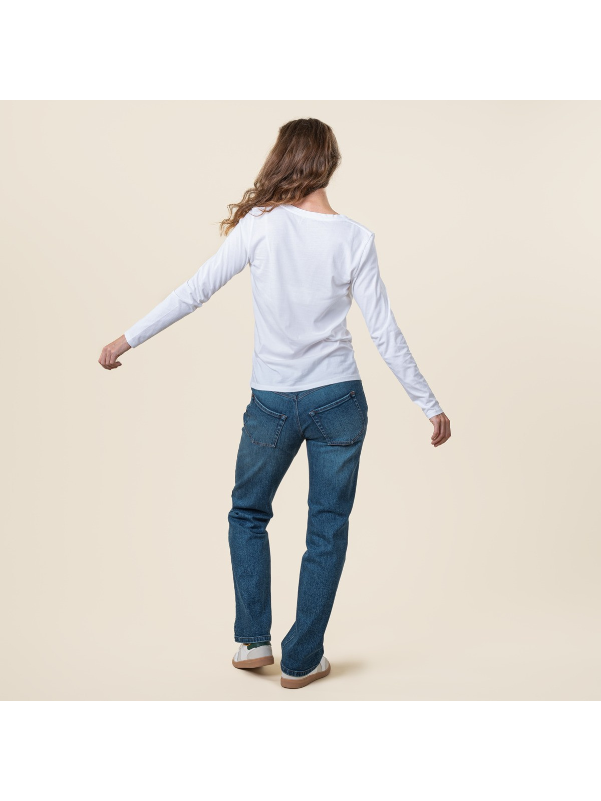 tee-shirt manches longues blanc basic col V pour femme