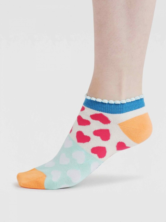 chaussettes multicolores avec coeurs