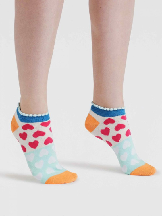 chaussettes multicolores avec coeurs