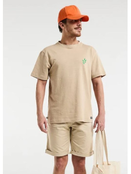 tee-shirt homme couleur sable avec broderie feuille de lin en vert sur la poitrine