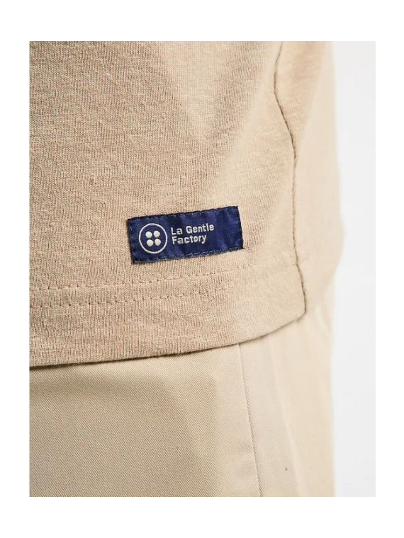 tee-shirt homme couleur sable avec broderie feuille de lin en vert sur la poitrine