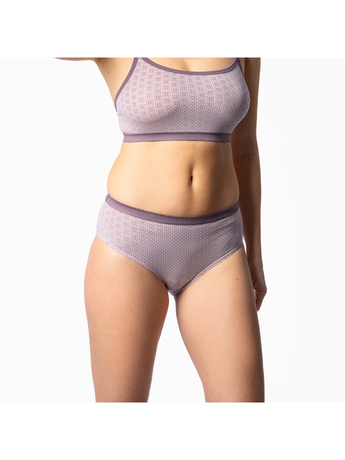lot de 3 slips femme coupe standard 1 lila 1 mauve et 1 à fleurs lila et mauve