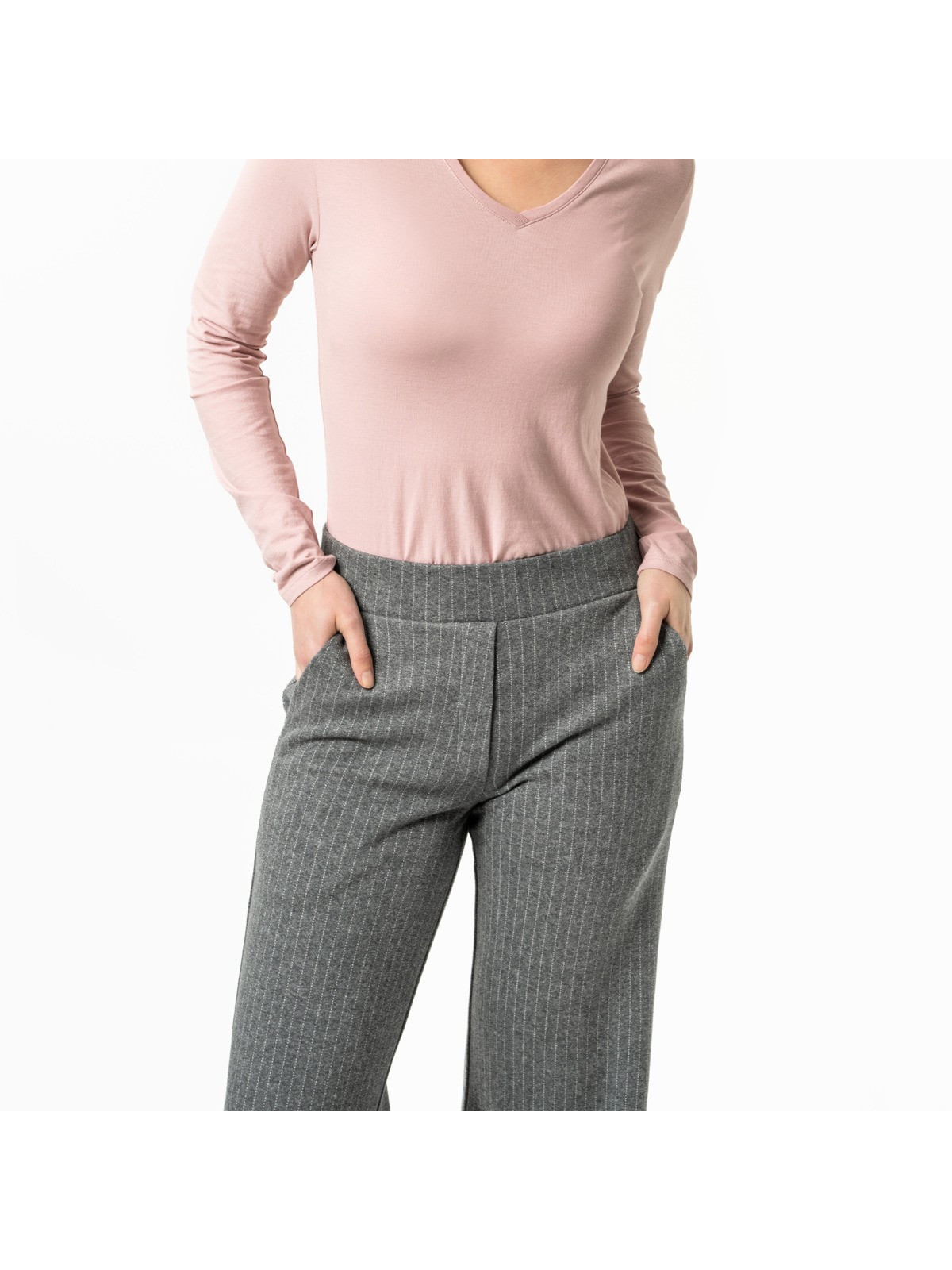 Pantalon large pour femme gris avec fines rayures verticales plus claires