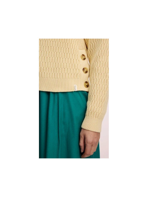 boutons décoratifs sur un côté en bas de la couture