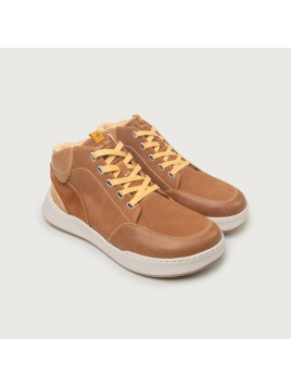 chaussures montantes couleur camel lacet jaune semelles blanches
