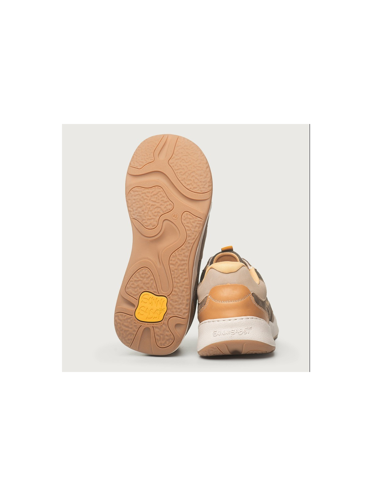 chaussures type baskets couleur ocre lacets et intérieur bleu