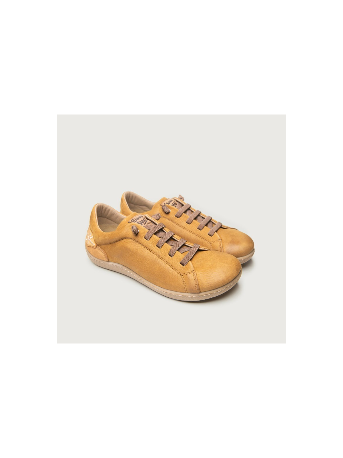 chaussures basses couleur ocre lacets élastiques
