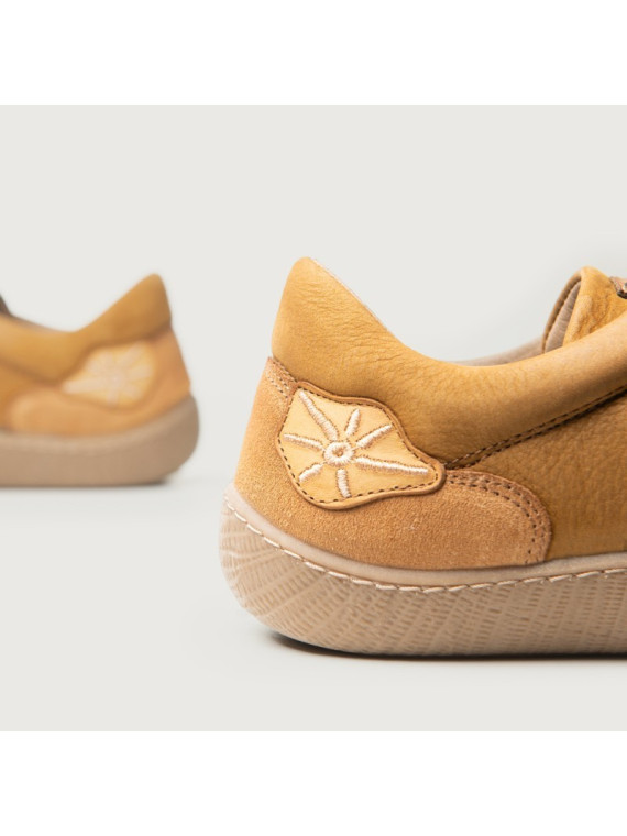 chaussures basses couleur ocre lacets élastiques