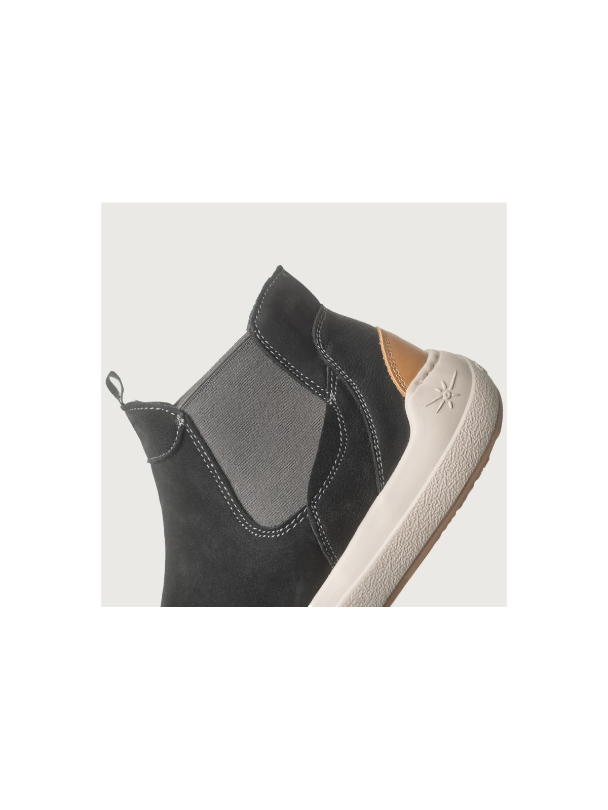 Bottines élastiquées couleur onyx semelles blanches