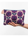 trousse couleur lila avec motifs fleurs violet