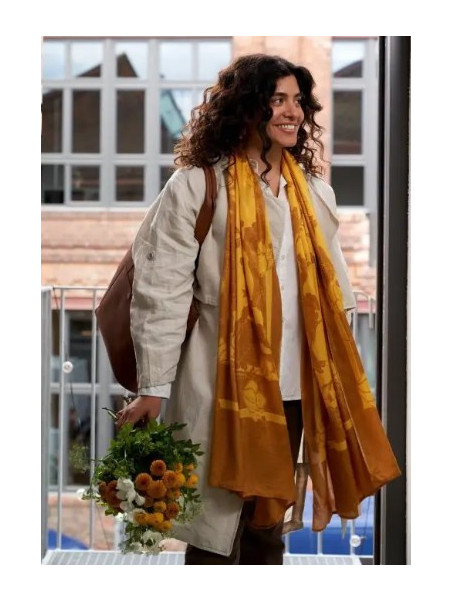 longue écharpe tons jaunes orangés