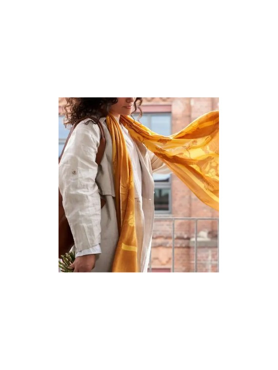 longue écharpe tons jaunes orangés