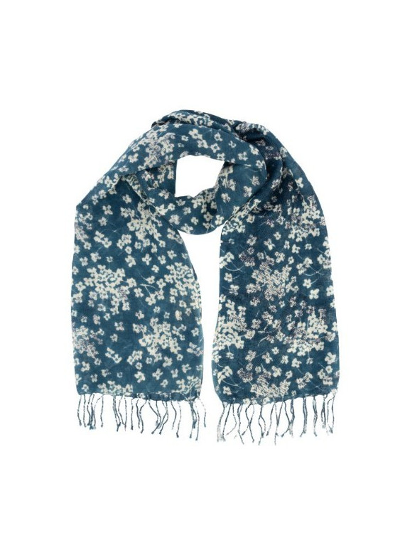 écharpe bleu et blanc évoquant la neige