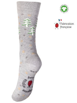 chaussettes grises avec motifs sapins, étoiles et un petit poney